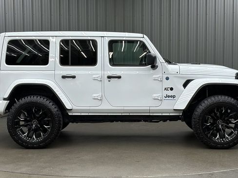 Used 2025 Jeep Wrangler Unlimited Sahara w/ Safety Group AWD/4WD image 5