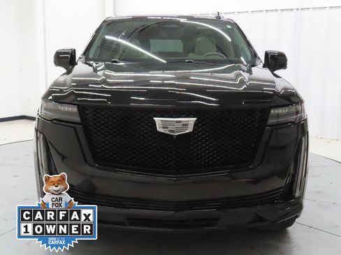 Used 2022 Cadillac Escalade Sport Platinum w/ LPO, ONYX Package image 8