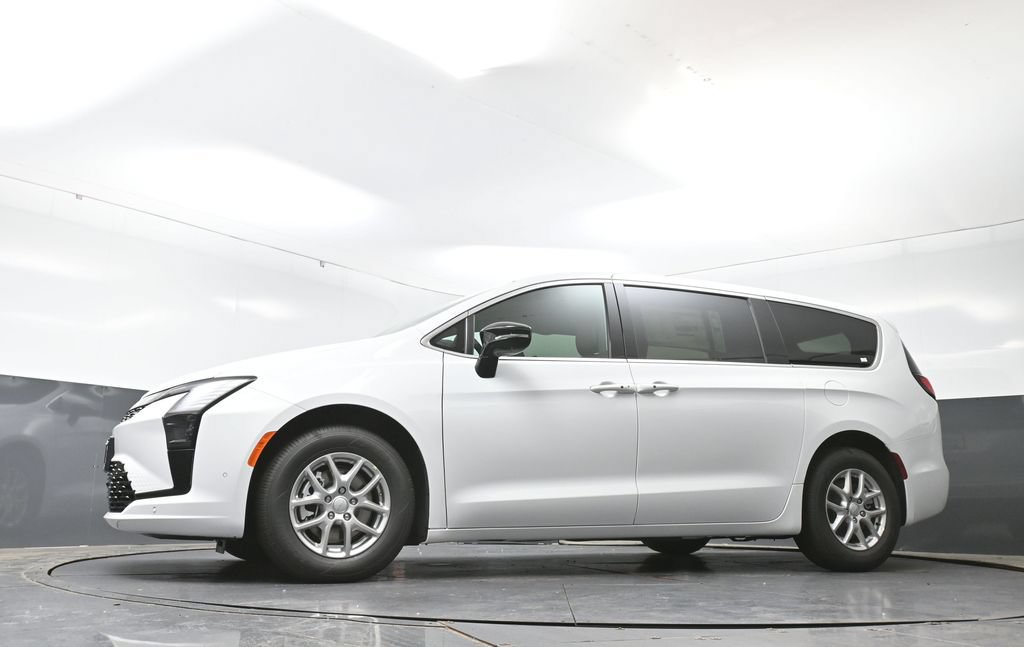 New 2027 Chrysler Pacifica Select w/ Family Tech Group FWD image 42