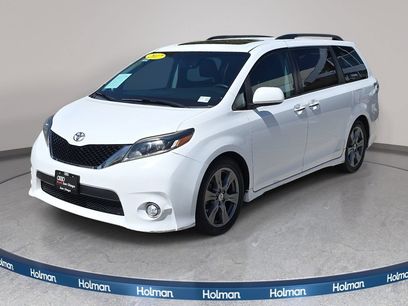 Used 2017 Toyota Sienna SE Premium