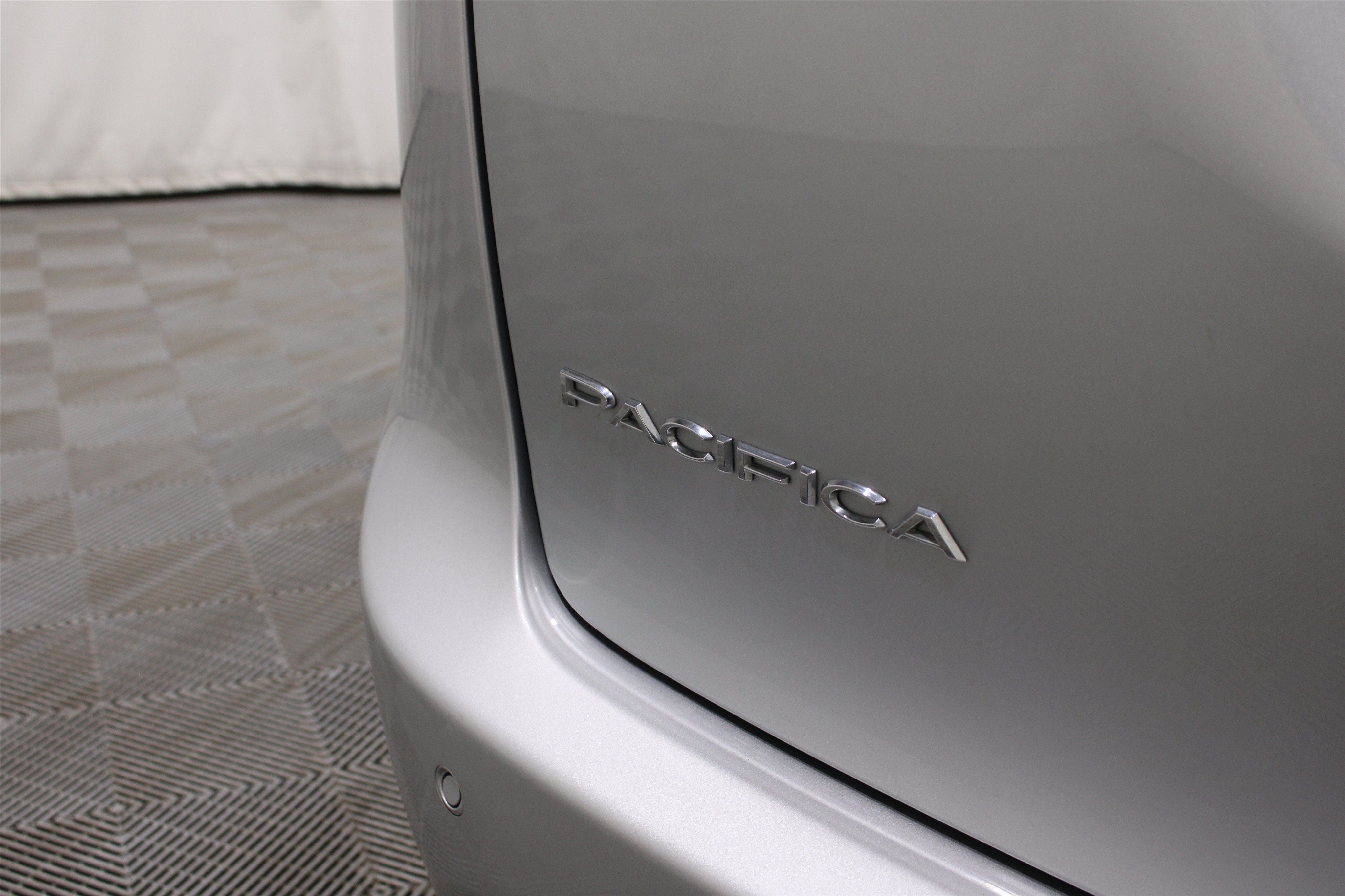 Used 2023 Chrysler Pacifica Touring-L FWD image 29