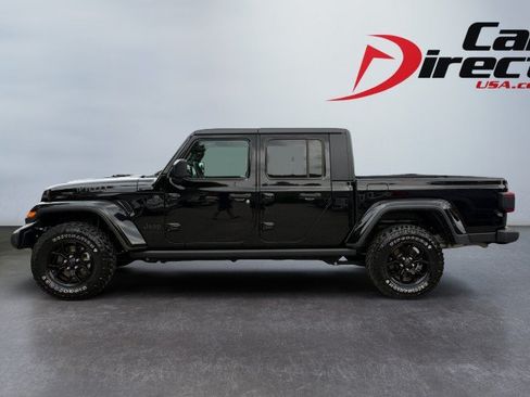Used 2024 Jeep Gladiator Sport AWD/4WD image 3