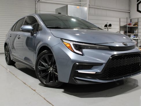 Used 2024 Toyota Corolla SE FWD image 2