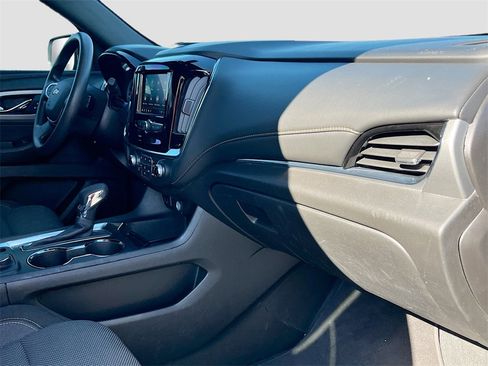 Used 2021 Chevrolet Traverse LS image 28