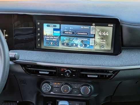 Used 2025 Nissan Kicks SV w/ SV Premium Package image 30