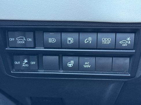 Used 2023 Toyota Sequoia Capstone AWD/4WD image 43