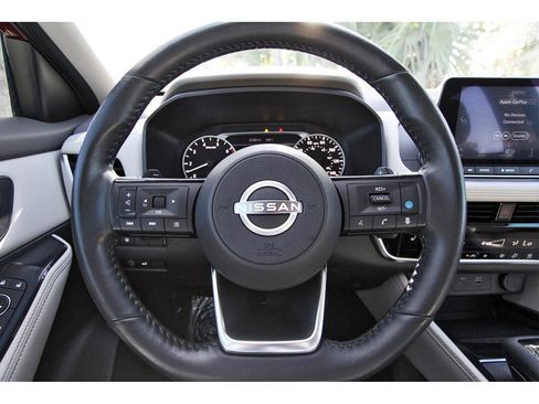 Used 2023 Nissan Rogue SL image 14