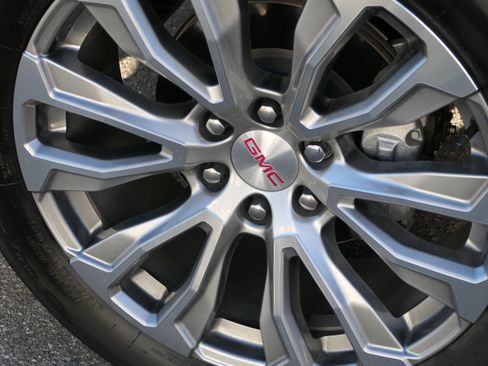 Used 2023 GMC Yukon XL Denali image 10