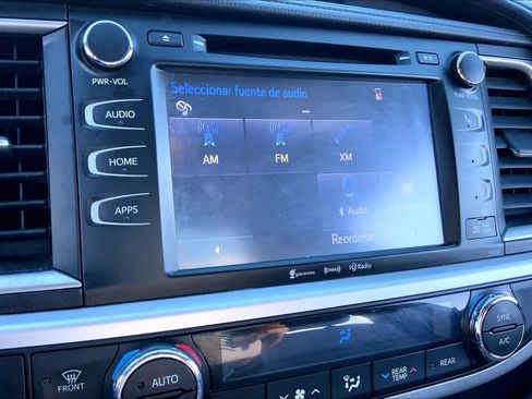 Used 2016 Toyota Highlander XLE image 32