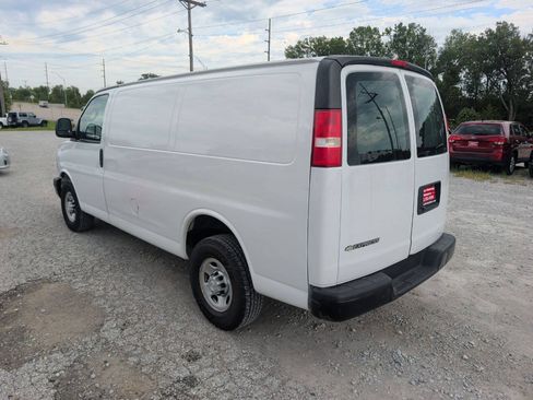 Used 2018 Chevrolet Express 2500 RWD image 5