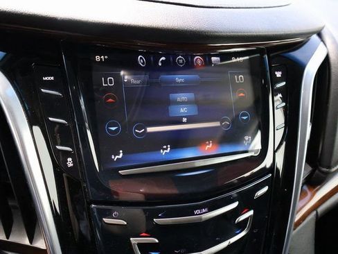 Certified 2019 Cadillac Escalade Luxury RWD image 33