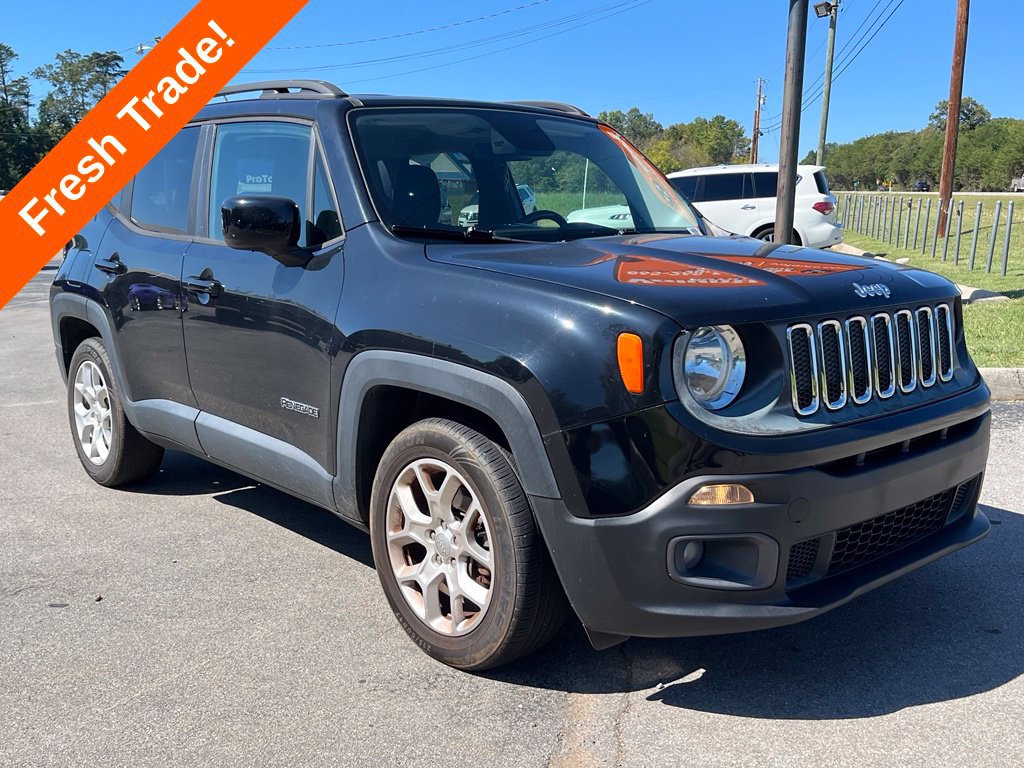 Used 2017 Jeep Renegade Latitude FWD image 2