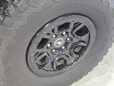 Used 2023 Ford Bronco Wildtrak image 16