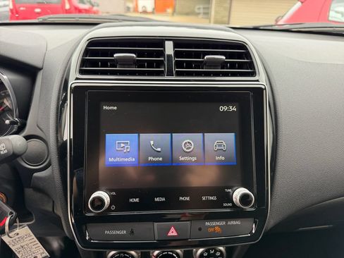 Used 2025 Mitsubishi Outlander Sport LE AWD/4WD image 19