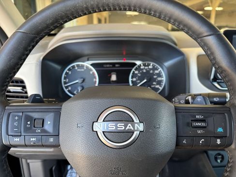 Used 2025 Nissan Rogue SV FWD image 30