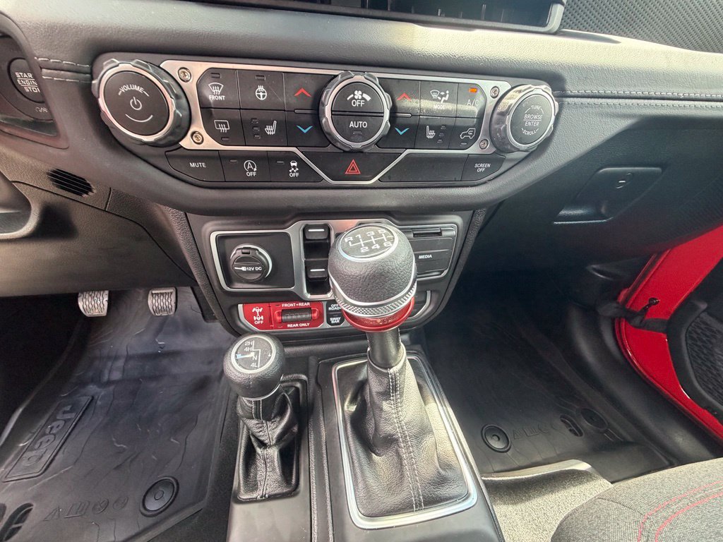 Certified 2025 Jeep Wrangler Unlimited Rubicon w/ Convenience Group AWD/4WD image 29