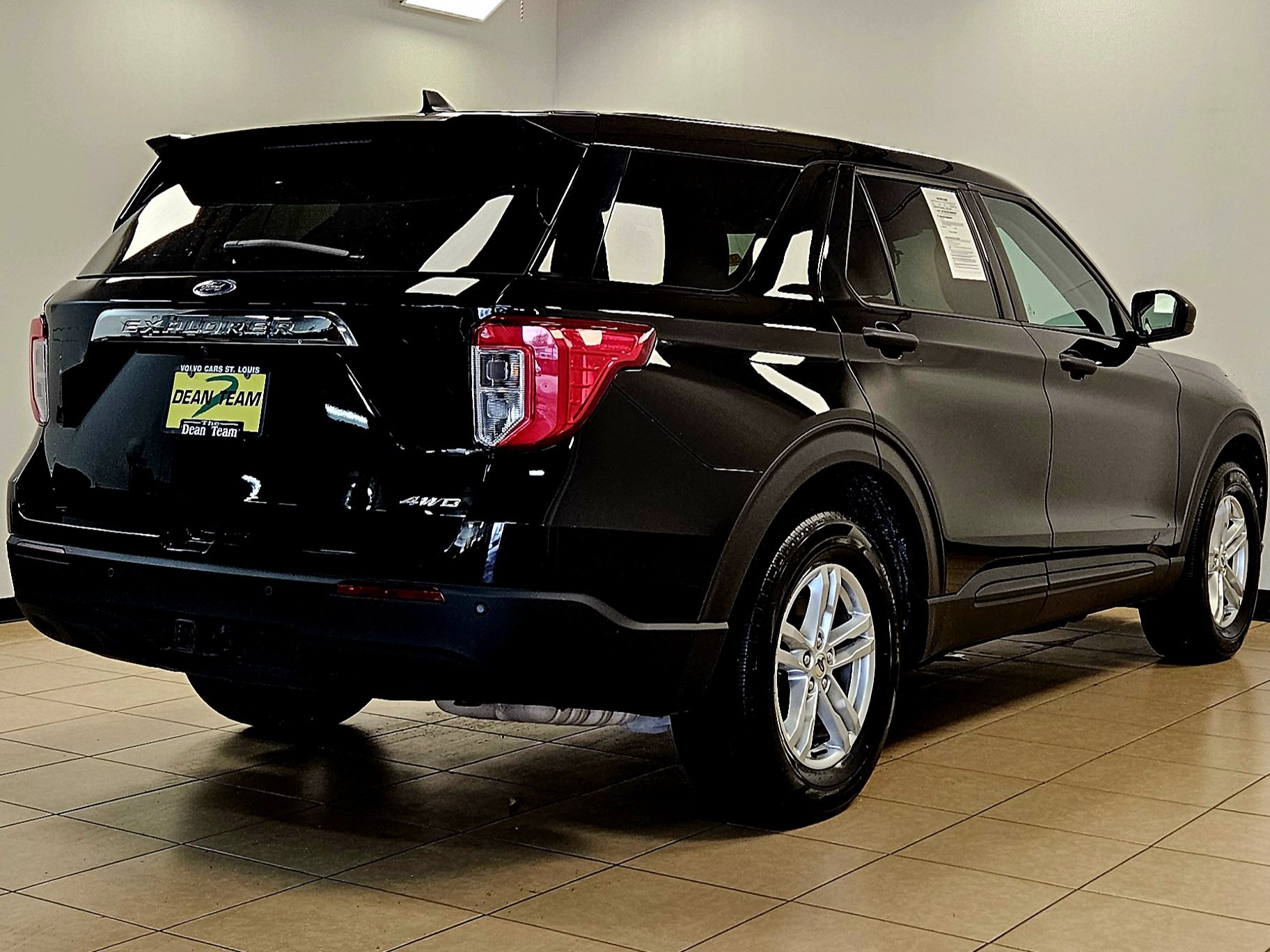 Used 2023 Ford Explorer 4WD w/ Class IV Trailer Tow Package image 3