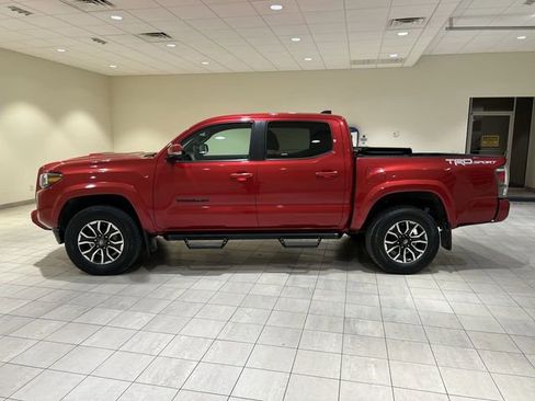 Used 2022 Toyota Tacoma TRD Sport w/ Technology Package RWD image 2