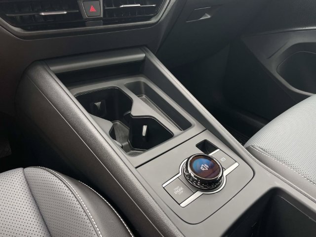 Certified 2026 Volkswagen Tiguan SE FWD image 30