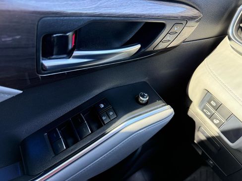 Used 2021 Toyota Highlander Limited image 29