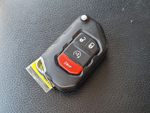 Used 2022 Jeep Wrangler Unlimited Rubicon 4xe AWD/4WD image 11