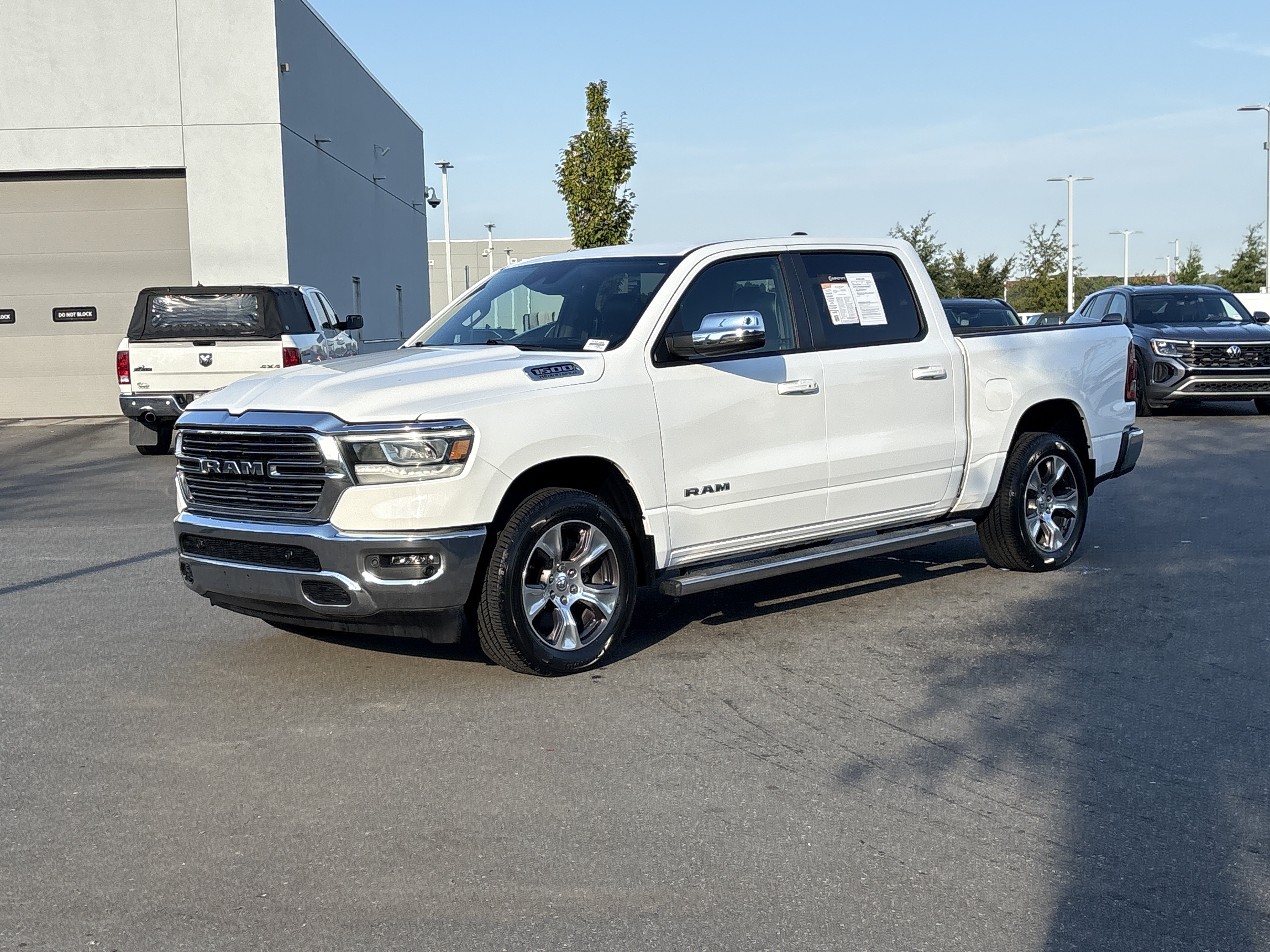 Used 2023 RAM 1500 Laramie AWD/4WD image 5