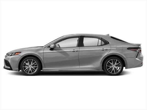 Used 2024 Toyota Camry SE FWD image 3
