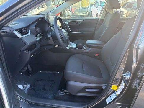 Used 2021 Toyota RAV4 LE image 11