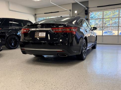 Used 2016 Toyota Avalon XLE Premium image 9