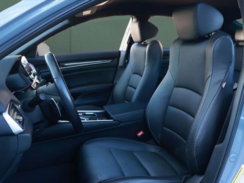 Used 2022 Honda Accord Sport image 2