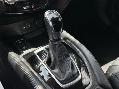 Used 2019 Nissan Rogue SL AWD/4WD image 15