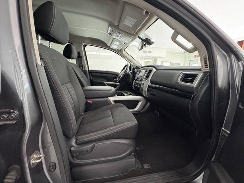 Used 2018 Nissan Titan SV w/ SV Convenience Package AWD/4WD image 28