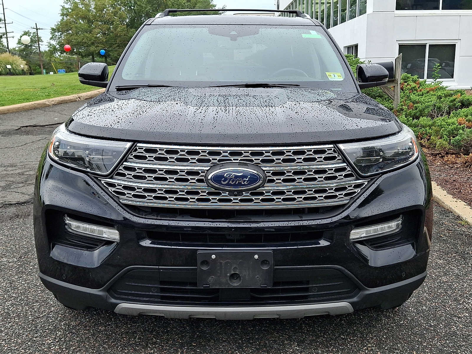 Used 2021 Ford Explorer Limited w/ Hybrid Equipment Group 310A AWD/4WD image 2