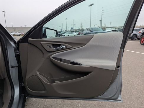 Used 2025 Chevrolet Malibu LT image 37