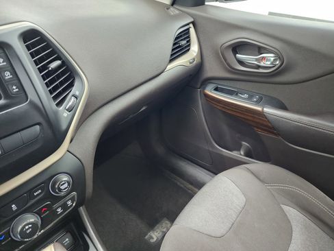Used 2014 Jeep Cherokee Latitude FWD image 12