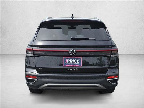 Used 2025 Volkswagen Taos SE FWD image 5