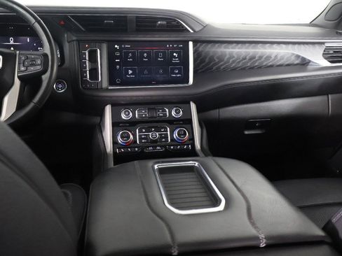 Used 2023 GMC Yukon Denali image 42