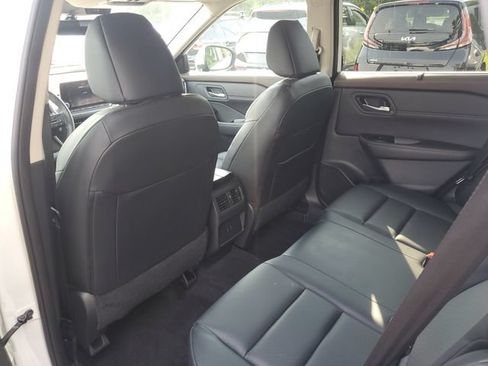 Used 2023 Nissan Rogue SV w/ SV Premium B Package FWD image 8