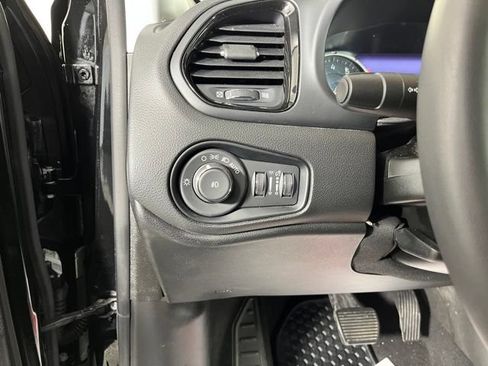Used 2023 Jeep Renegade Altitude AWD/4WD image 18
