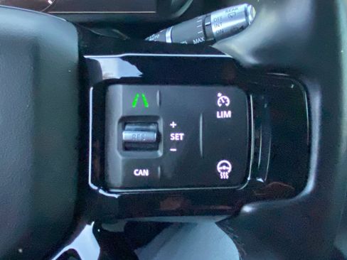 Used 2021 Land Rover Defender 90 X-Dynamic S image 11