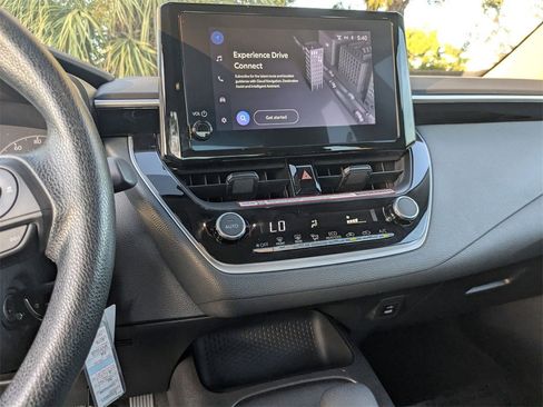 Used 2025 Toyota Corolla LE image 19