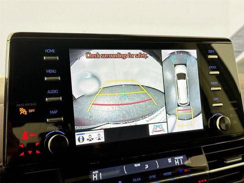 Certified 2022 Toyota Sienna Platinum image 26