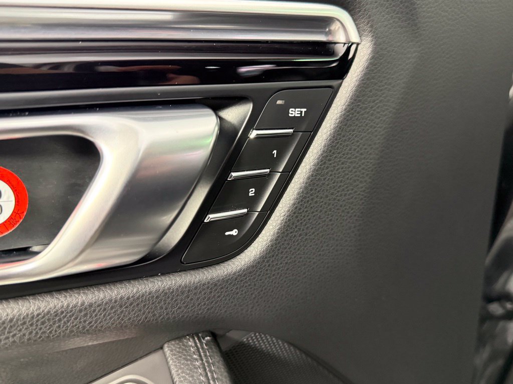 Certified 2021 Porsche Macan AWD/4WD image 24