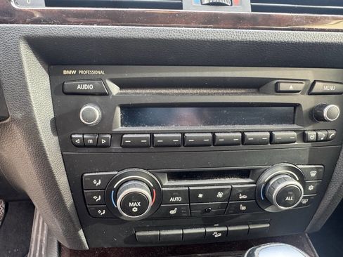 Used 2011 BMW 328i xDrive Sedan AWD/4WD image 30