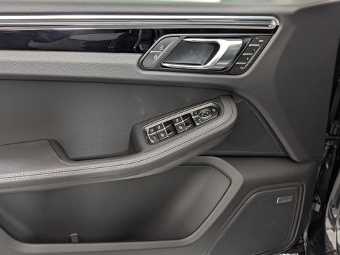 Certified 2026 Porsche Macan AWD/4WD image 15