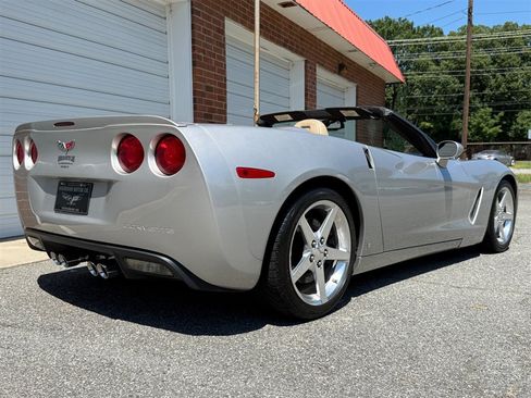 Used 2005 Chevrolet Corvette Convertible w/ Preferred Equipment Group RWD image 40