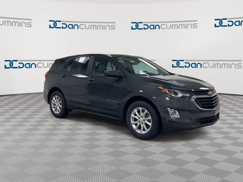 Used 2020 Chevrolet Equinox LS w/ LS Convenience Package FWD image 2