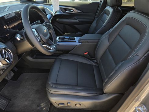 New 2025 Chevrolet Equinox EV LT image 11