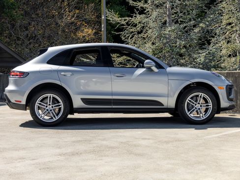 Certified 2026 Porsche Macan AWD/4WD image 12