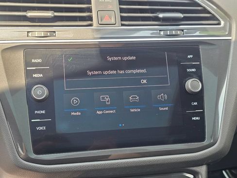 Used 2021 Volkswagen Tiguan SE w/ Panoramic Sunroof Package AWD/4WD image 27